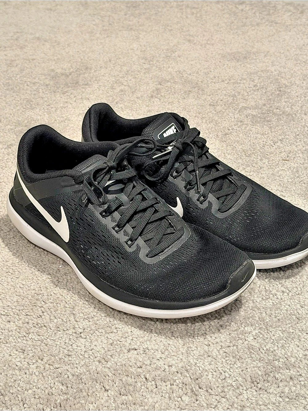 Nike Free Run Women's Athletic Shoes US 9.5 Black & White
